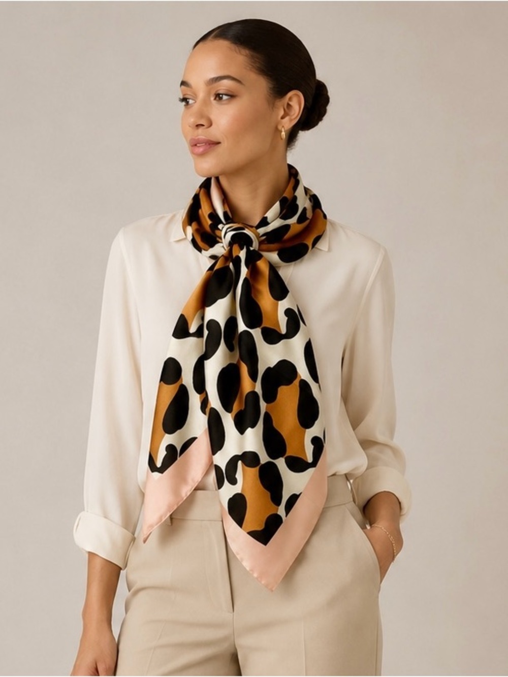Fendi Roma Leopard Print Silk Scarf 35” Square Blush Pink Made in Italy